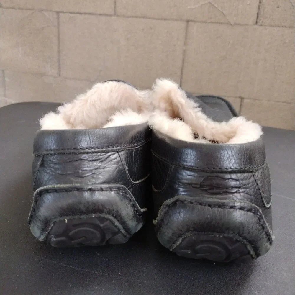 Ugg Ascot 5379B Men’s Black Leather Slippers Size 11 Wool Lined